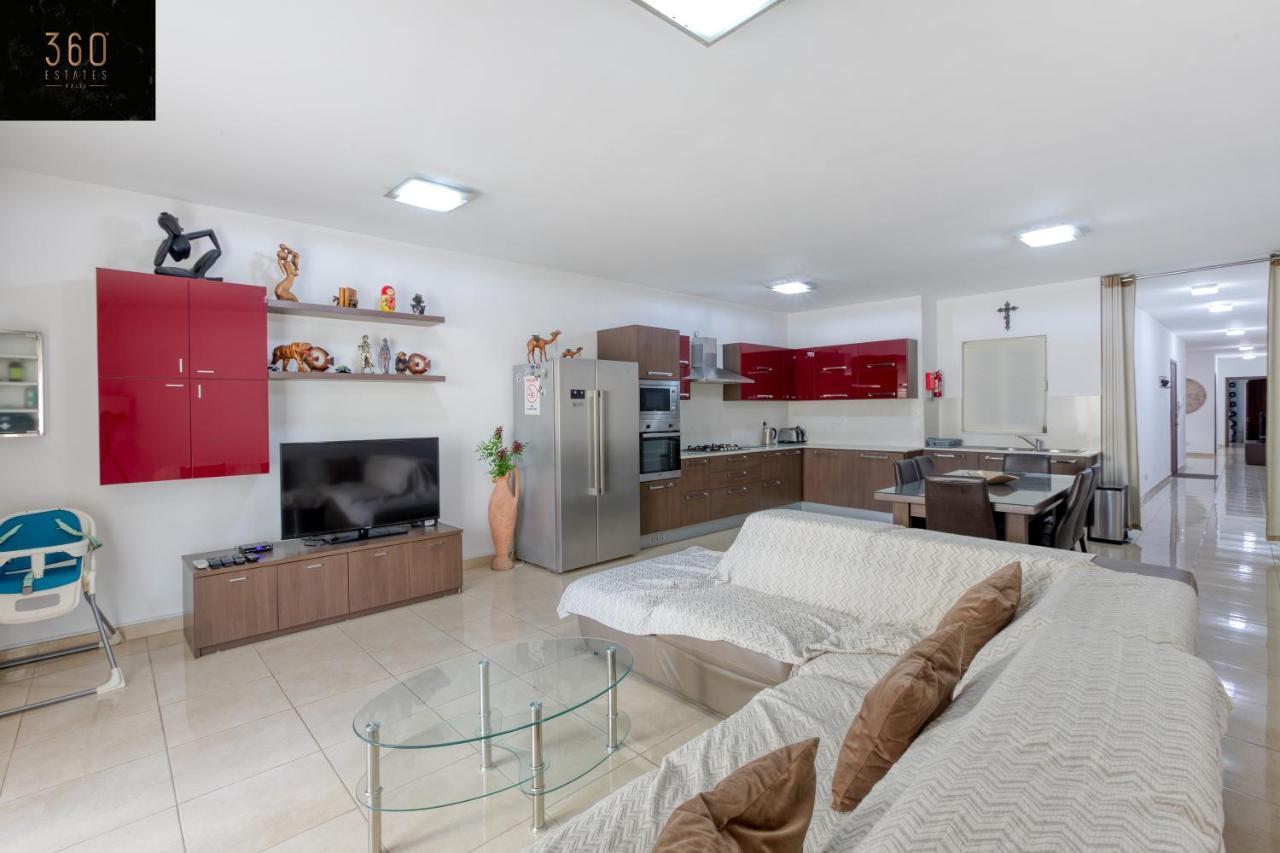 Charming Home Meters From The Seafront With Terrace By 360 Estates เซนต์พอลส์เบย์ ภายนอก รูปภาพ