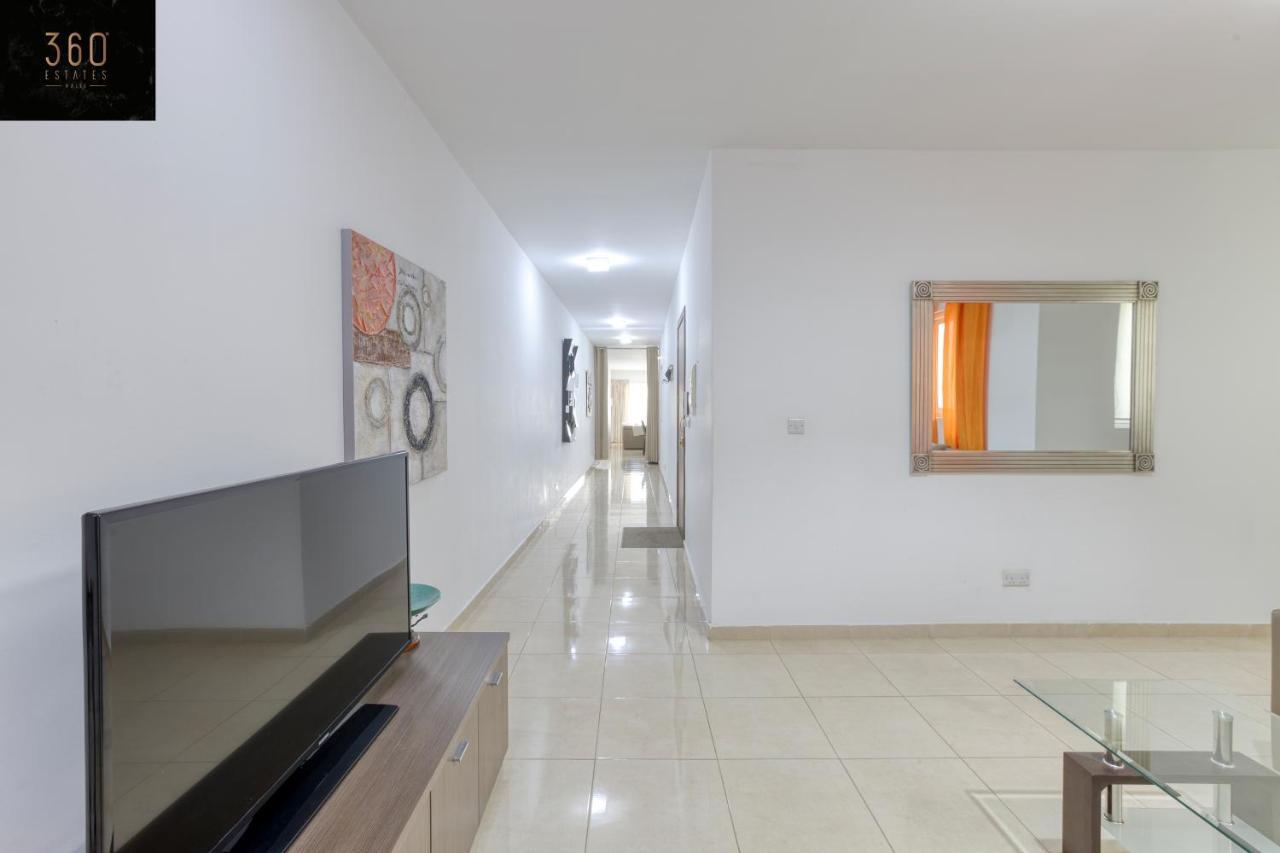 Charming Home Meters From The Seafront With Terrace By 360 Estates เซนต์พอลส์เบย์ ภายนอก รูปภาพ